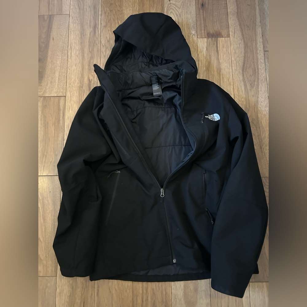 The North Face Men's heavyweight Jacket in Black - Picture 4 of 4